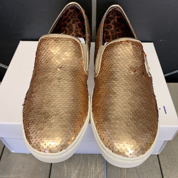 Madden Girl Lovin Champagne Gold Slip Ons Youth - Picture 3 of 6